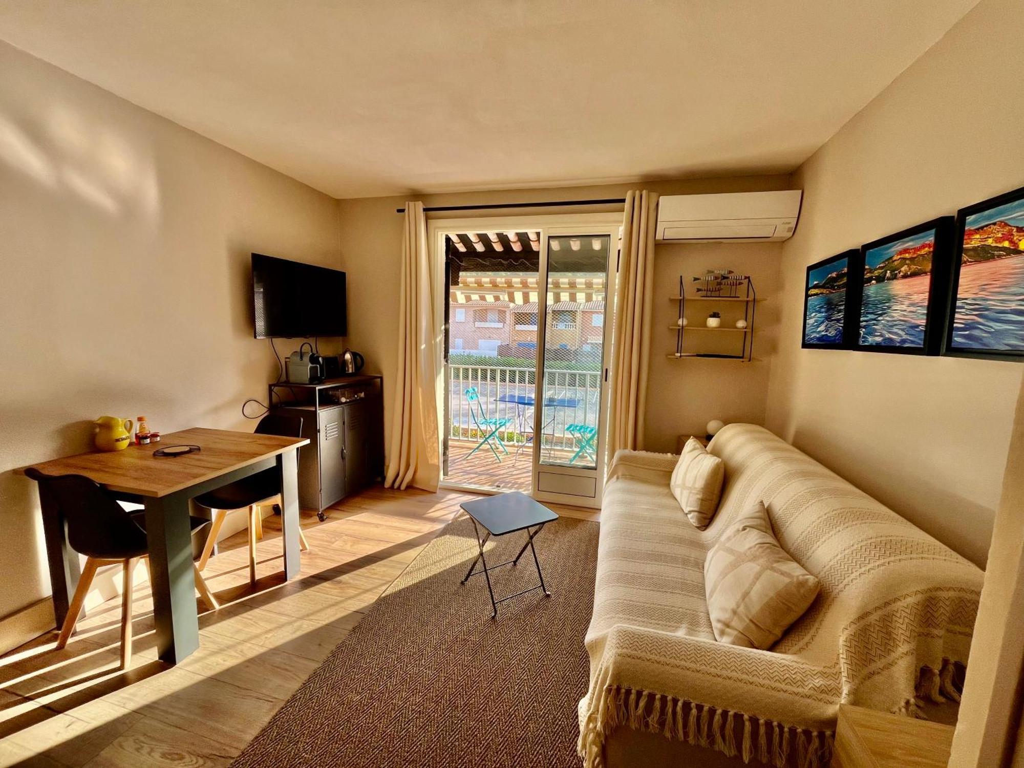 Studio Cosy En Bord De Mer Saint-Cyr-sur-Mer Exterior photo